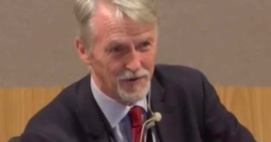 Welsh Politicians Told Not to Say ‘Blanket’
